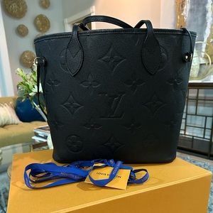 🔥Louis Vuitton 🔥
Monogram Empreinte Leather Neverfull MM